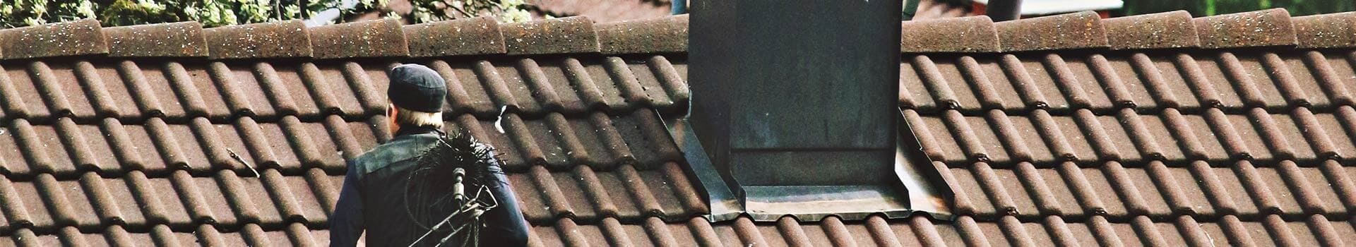 ramoneur toit cheminée